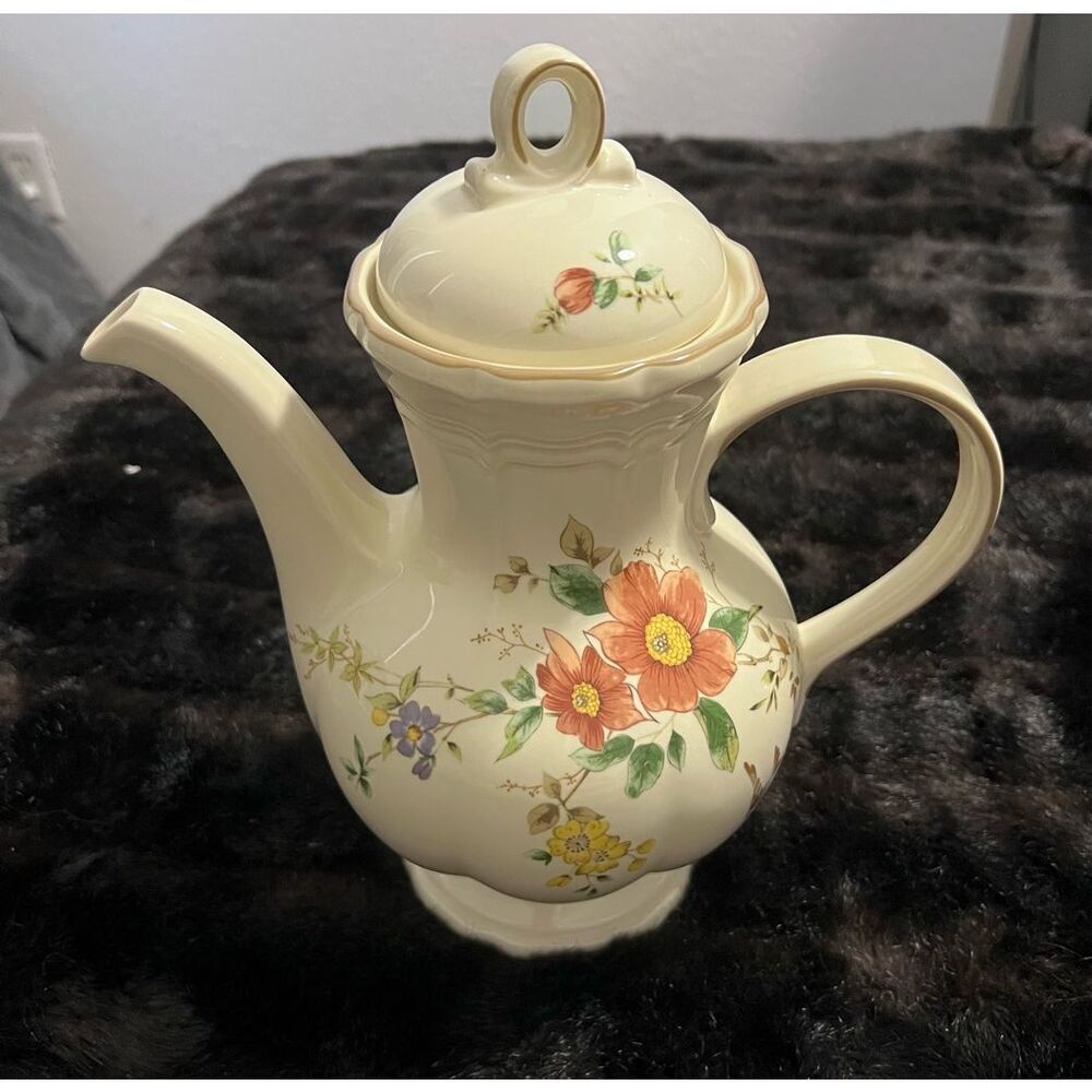 Mikasa Heritage Capistrano Coffee Pot and lid china, gold rim
